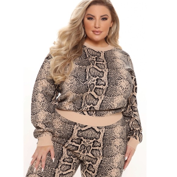 Plus Size Snakeskin Sweater Set - Picture 4 of 4
